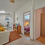 Moni 2 Lejlighed