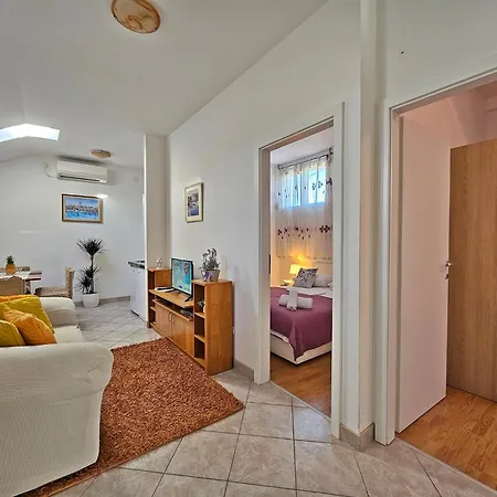 Moni 2 Apartment