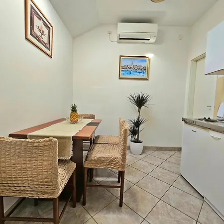 Apartment Moni 2
