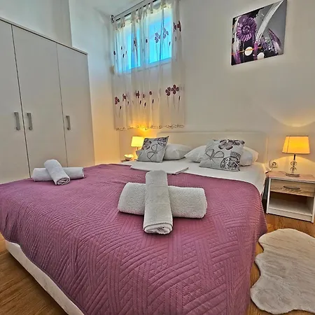 Moni 2 Apartment *