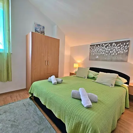 Moni 2 Apartment *