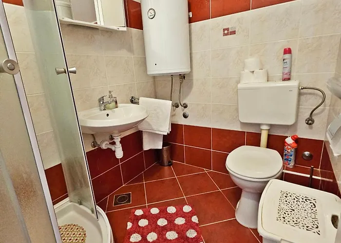 Apartman Moni 2 *