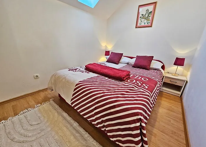 Apartman Moni 2 *